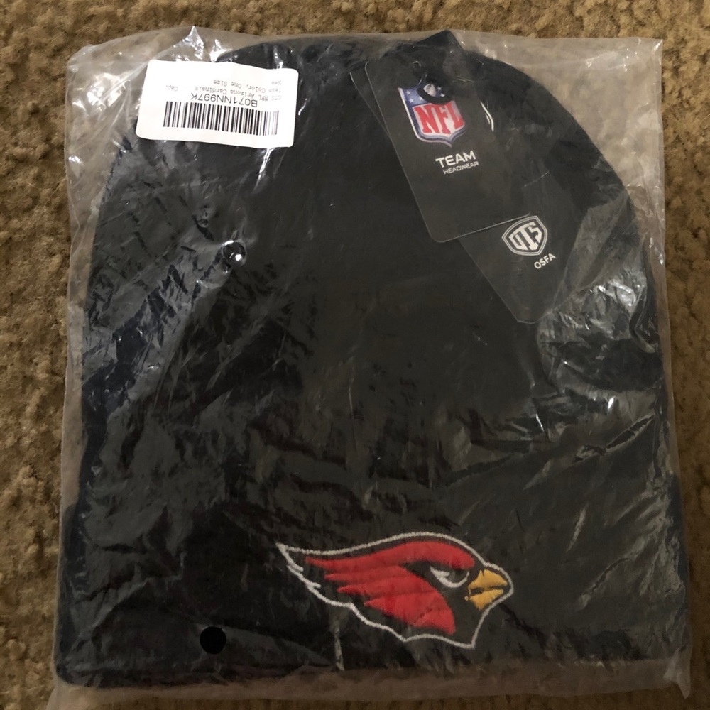 **SOLD** Cardinals Beanie NWT